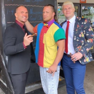 #glovedaddy blessing your @WWE champion @CodyRhodes and his friend with a picture 😈🧤⛓️ #NewProfilePic