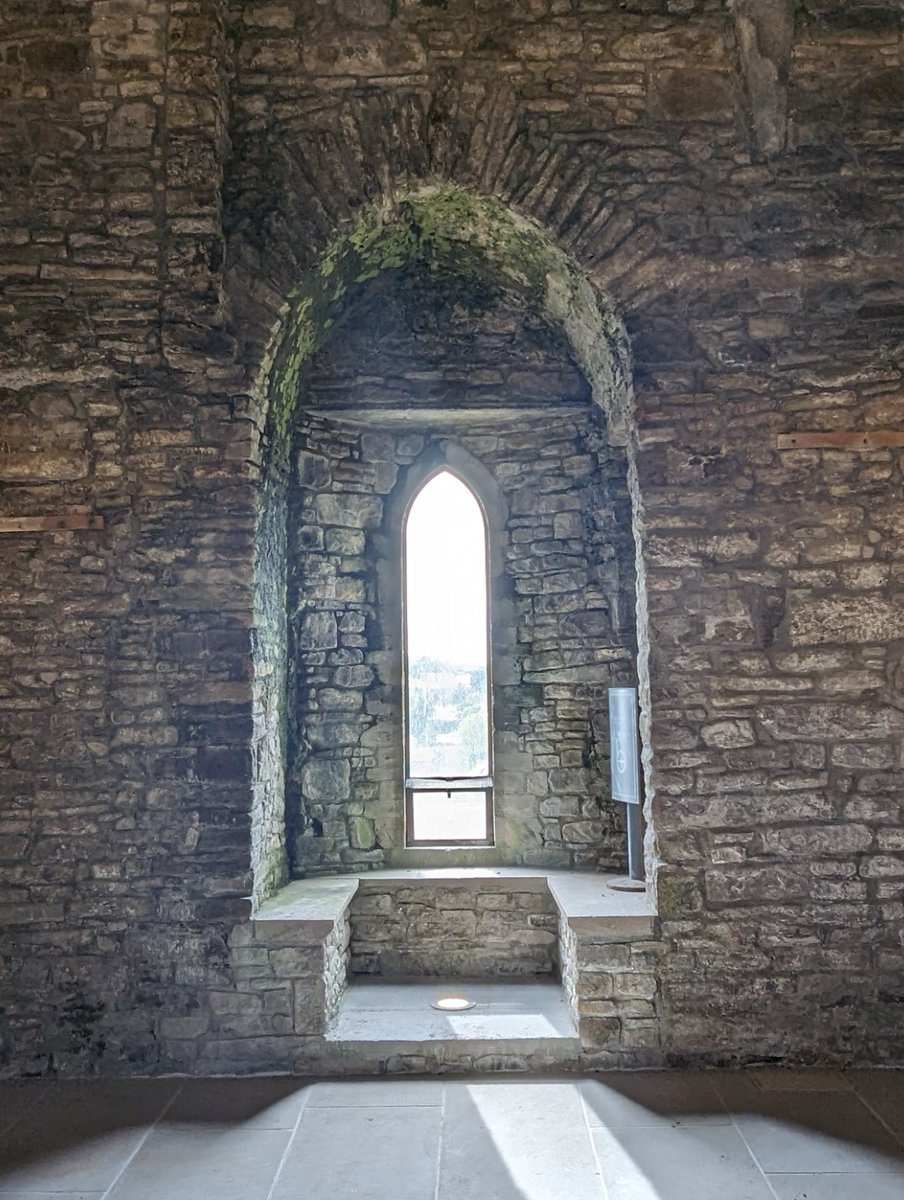 The ambience in Roscrea Castle was stunning. Roscrea, Tipperary

#windowsonwednesday #wallsonwednesday #architecture #historical #tipperary #Castle #ireland