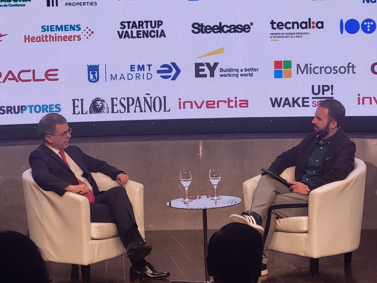 En #WakeUpSpain  con Alejandro Pociña, Presidente de <a href="/SteelcaseEspana/">Steelcase España</a> hablando de cómo el espacio de trabajo es clave para la transformación de las compañías y la atracción del talento, y como la #IA amplificará las capacidades de las compañías.
