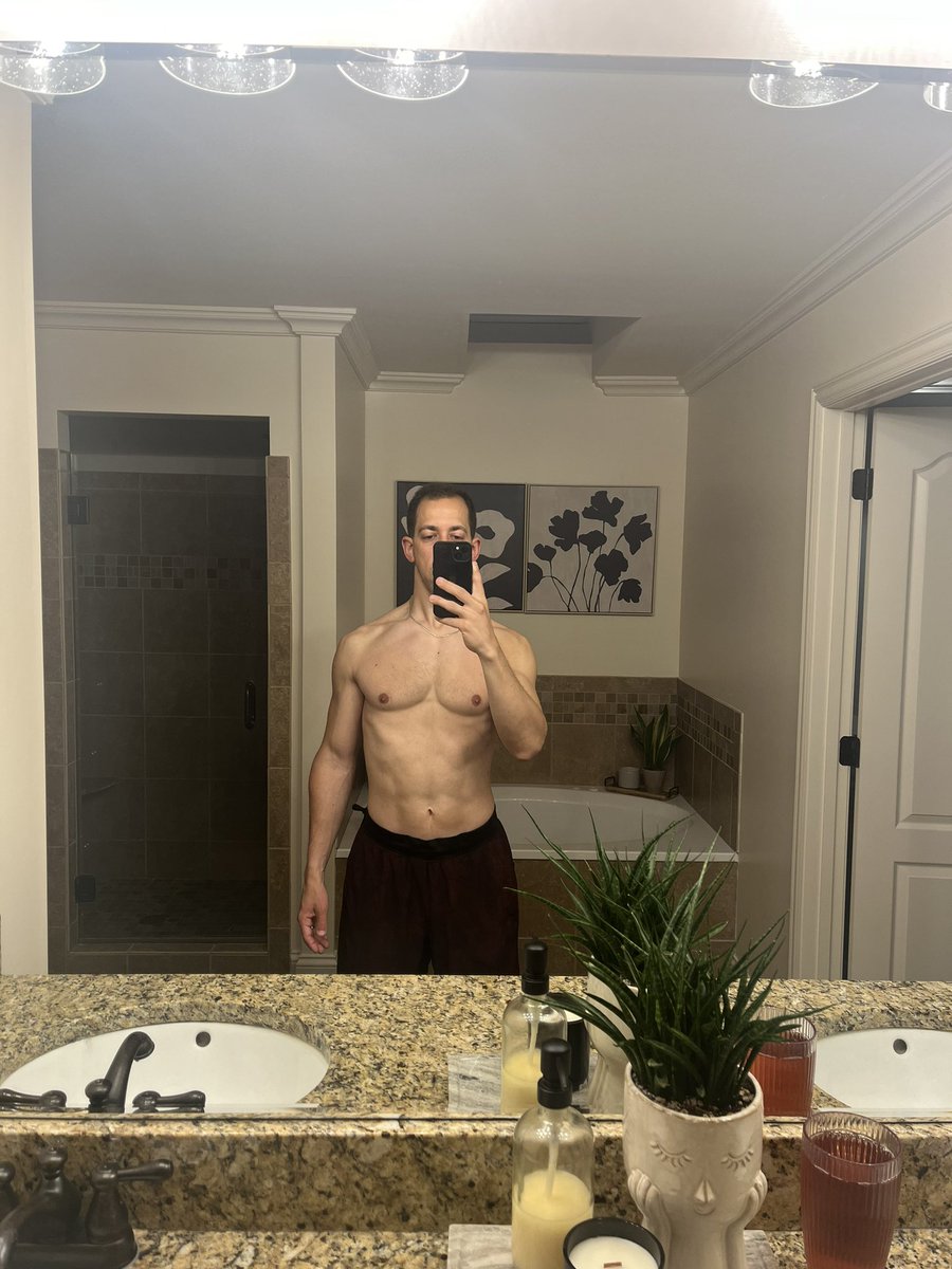 DanielWenig's tweet photo. @ZachHan25148246 @DrSamRedd Can I get your opinion on whether I should continue cutting or can I start bulking? https://t.co/xeJz0mZIXD