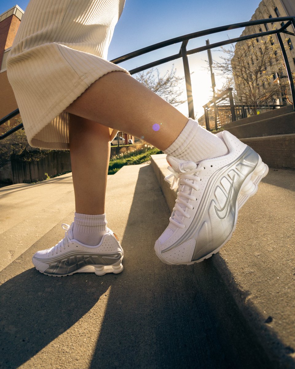 nike shox r4 on feet