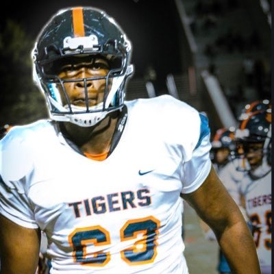 🚨’25 RISING SR. SPOTLIGHT 🚨 🔶🔷Stanley Tolbert🔶🔷 @1kst4n_ 🏈 OT 📏 6’5 ⚖️ 250 📚 3.18 Core GPA 🎥: Highlights ⬇️ hudl.com/profile/170041… @SUMOROBINSON @CoachK_TSP @SwintClayton @TankHighDemand @CoachCov_1 #4TheMill