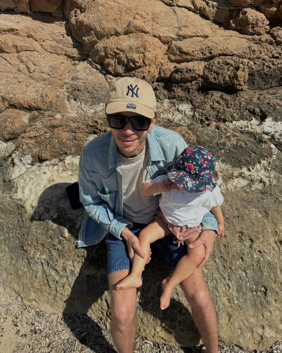 ValeYellow46's tweet photo. A Ibiza è già estate 😎☀️ https://t.co/aMnhDJpnRA