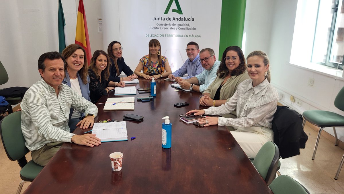 Esta mañana de martes la he empezado en la mejor compañía con nuestra tradional reunión de coordinacion con las coordinadoras provinciales @IAMJunta e @IAJuventud, la Secretaria provincial y jefes de servicio de la Delegación de @IgualdadAND! #equipazo