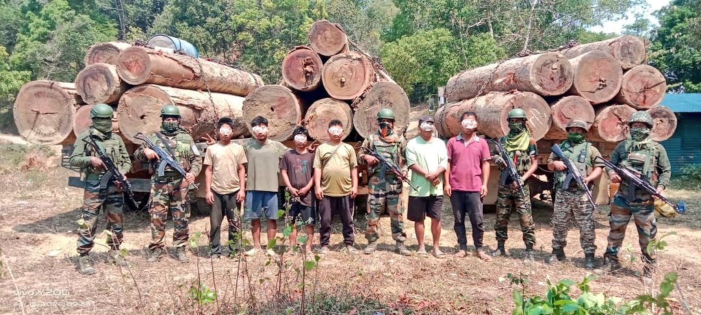 #AssamRifles in #Manipur foiled illegal smuggling of 20 Timber Logs at Wamkhu village, Chandel district. 6 persons & 3 vehicles apprehended & handed over to the Forest Department. @SpokespersonMoD @official_dgar @MyGovManipur @ManipurForest @manipur_police