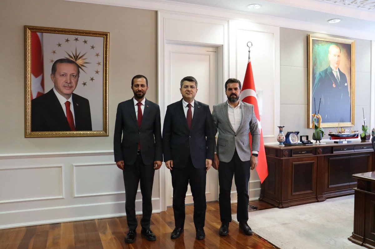 Yayladağı Belediye Başkanı Mehmet Yalçın, ilçeye geride kalan 3 yılda olduğu gibi hız kesmeden hizmetleri kazandırmak için Ankara’da temaslarda bulundu. @drfahrettinkoca Haber link: hatayhabergundem.com/baskan-yalcin-…