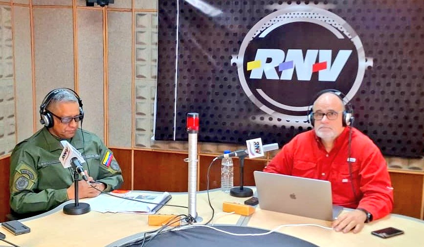 Hoy #16ABR nos encontramos al aire por @RNVinformativa en el programa '𝙃𝙖𝙗𝙡𝙖𝙣𝙙𝙤 𝙙𝙚 𝙋𝙤𝙙𝙚𝙧' con mi Cnel @AmeliachPSUV, donde estamos abordando las nuevas instrucciones de mi CJ. @NicolasMaduro para la @Milicia_B1 y el pueblo en armas.