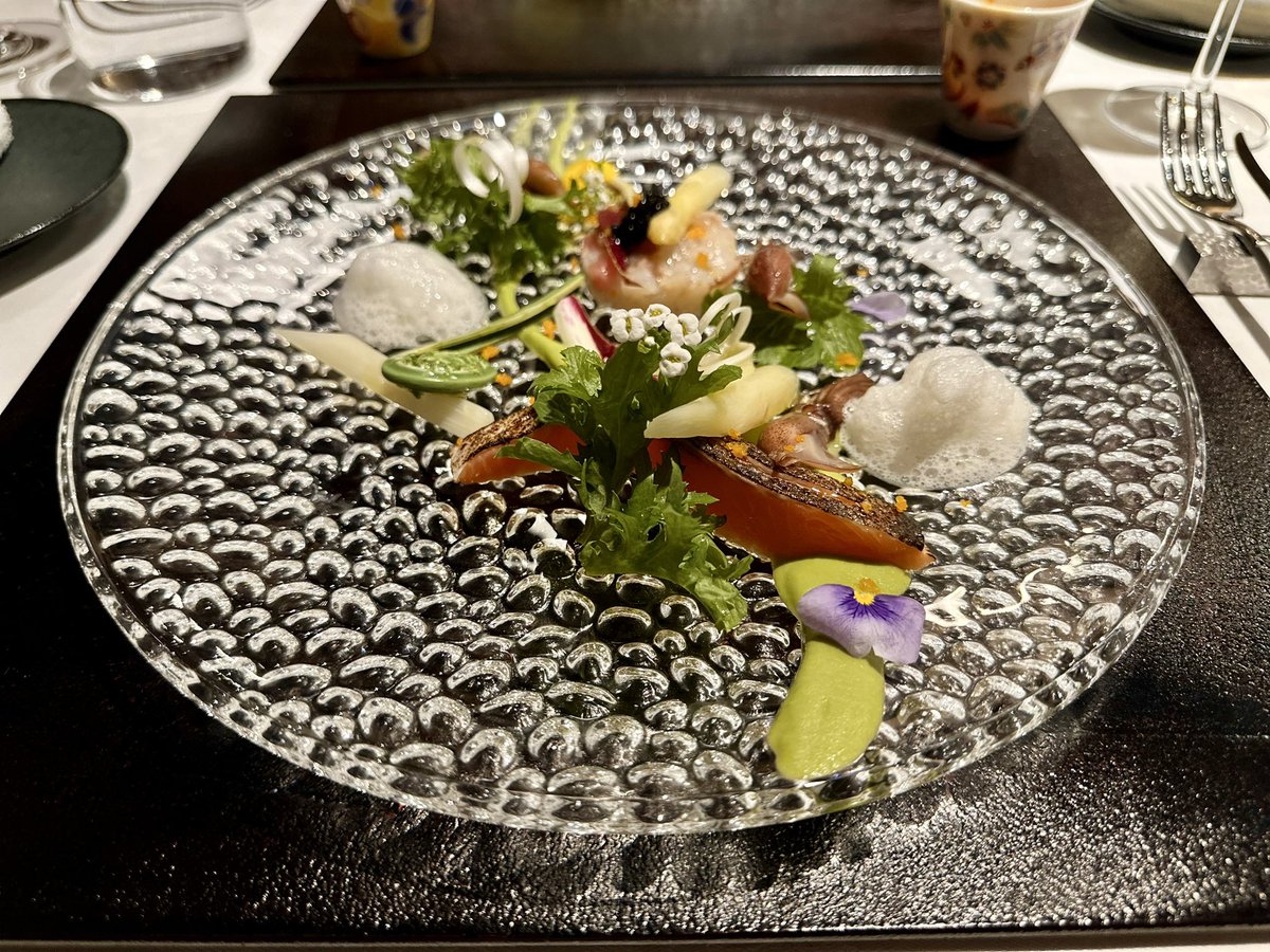 bongtao's tweet photo. ยังคงยืนยันต่อไปว่าญี่ปุ่นเป็นประเทศที่กินอาหารฝรั่งเศสคุ้มมาก ทุกทริปจะหาร้านอาหารฝรั่งเศสไว้ในแพลนสัก 2 มื้อ คอนเซ็ปต์ที่เราชอบมากคือ ร้านที่ใช้วัตถุดิบท้องถิ่น กับมีไวน์ญี่ปุ่น 

นี่ทริปนี้ได้ร้านราคากำลังดี 6 คอร์สเพิ่งจะ 12,100¥ ราคานี้กับ finesse ระดับนี้หาในไทยไม่ได้อ่ะ https://t.co/ib4gkz92tf