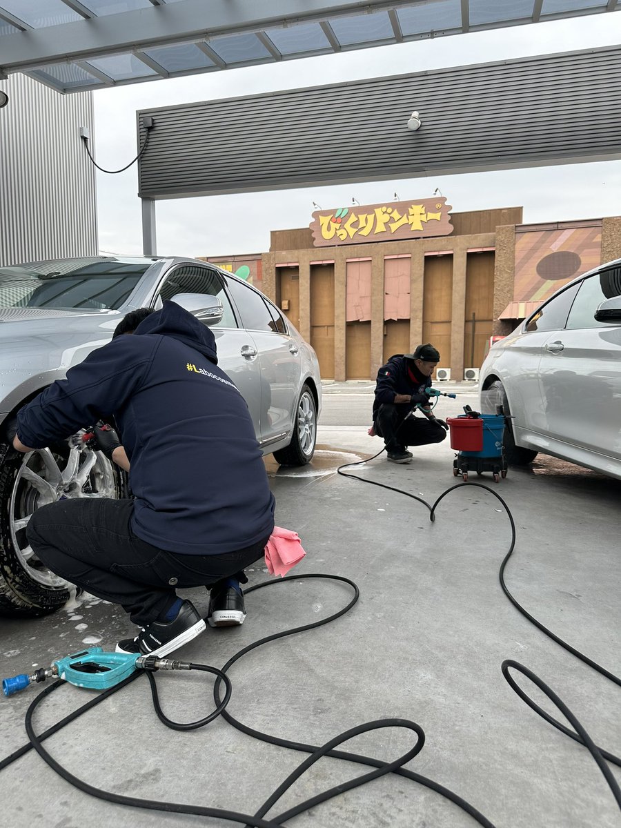 1Cardetail's tweet photo. 皆様拡散にご協力ください🙇🏻‍♂️💦
Plusスタッフ大募集です🙌

【募集の内容です💁】
洗車コーティング接客スタッフ
給与250,000〜※研修期間1-３ヶ月あり
水･木お休み
年始6日間お休み
残業実績 月10時間未満
勤務時間　平日10-19 土日9-18
有給消化率今期80％
福利厚生:  海外研修年1回以上　国内研修前年2回 毎月焼肉
賞与 年2回＋決算賞与

YouTubeの洗車(川上さん、しのピーさんのガチ)を見ていた方は早く馴染めるかと思います！

ＤＭにて応募ください🫡🌸