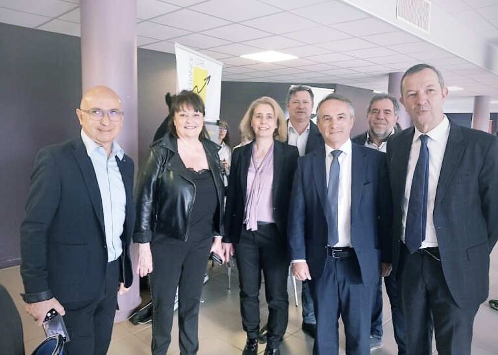 #Recrutement | 📸 Jean-Michel Riaux, sous-préfet de l'arrondissement de Montbrison, s'est rendu au forum de l'emploi de Feurs où 21 entreprises étaient présentes ainsi que 250 demandeurs d'emploi. 👏🏼 Aux organisateurs : France Travail, la commune de Feurs, la Mission locale du…