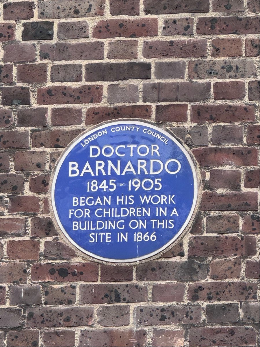Great to start @QMUL_HSS Student Researcher Bursary project 'Dr Barnardo's East London' in collaboration with @RaggedSchool Museum to create app-based walking tour. The very talented Geographer Inayah Uddin is our researcher. We took in our first site close to the museum!