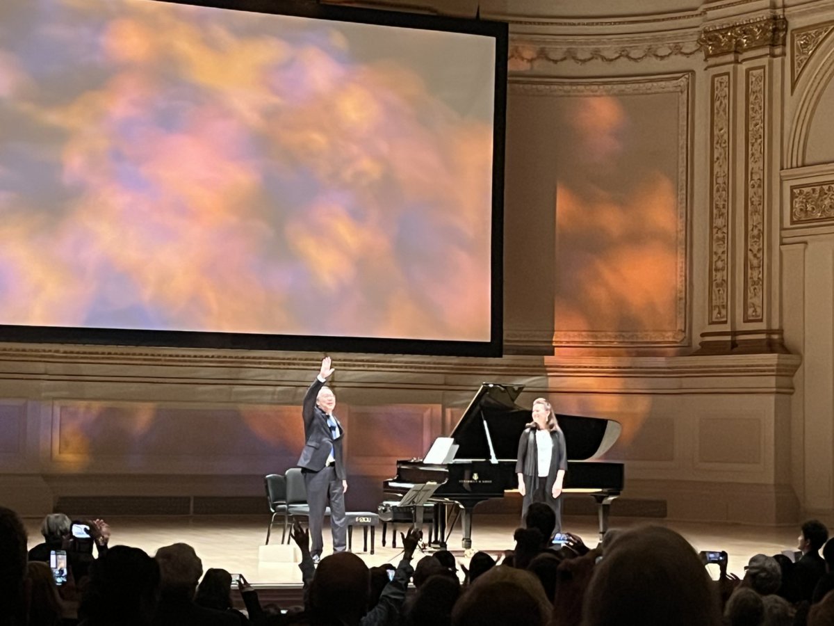 arda_ph's tweet photo. @EYnews was thrilled to sponsor a special evening at #CarnegieHall featuring the legendary #YoYoMa and talented pianist Kathryn Stott! Special thanks to Sir Clive Gillinson for his reflections on Yo-Yo Ma's work and significance to our guests for this unforgettable experience. https://t.co/uNaBgpfkce