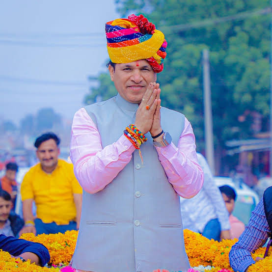 वर्तमान माहौल देखकर क्या लगता है कौन जीत रहा है ? कितने वोटों से जीत रहा है ?
1. उम्मेदाराम बेनीवाल
2.रविन्द्र सिंह भाटी
3.कैलाश चौधरी