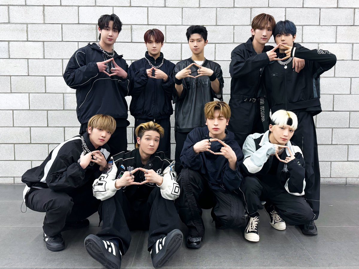 xikers_official's tweet photo. [👀] 240416 #더쇼

더쇼에 짱이커스 등장〰 내일
쇼챔피언 무대도 많이많이 기대해 주세요‼️ 

#Hi_kers👋 #xikers #싸이커스 https://t.co/rOGFchU8OB
