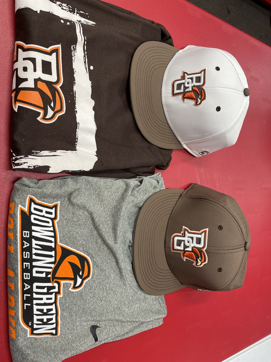 Item #20: Size 7 3/8 White Hat, Size 7 1/2 Brown Hat, 2 XXL T-Shirts - Current High Bid: $50