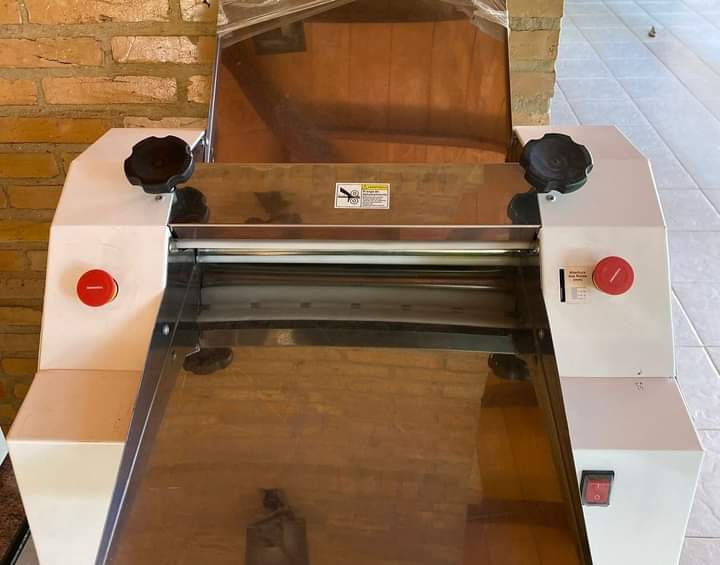 Llegar a esto sr presidente don <a href="/SantiPenap/">Santiago Peña</a> vicepresidente <a href="/AllianaPedro/">Pedro Alliana</a> usted lo vivió en carne propia porque tuvo que salir del país a buscar ayuda para su salud <a href="/msaludpy/">Ministerio de Salud</a> <a href="/mariatbaran/">María Teresa Barán Wasilchuk</a>  sr <a href="/Horacio_Cartes/">Horacio Cartes</a> ALINE está vendiendo sus utensilios de trabajo 🥺💔