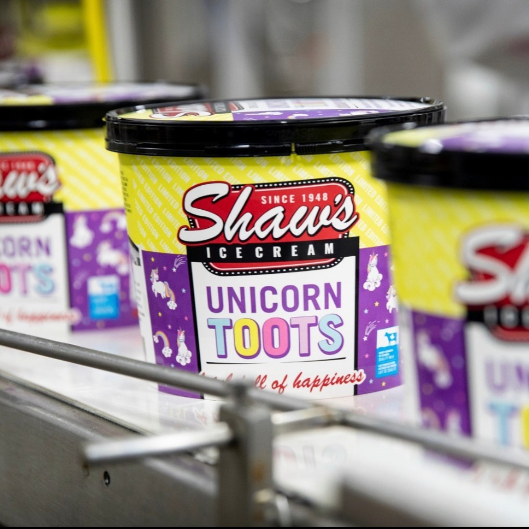 Our #TastyTuesday shout-out goes to @shawsicecream Dairy Bar, found at 6518 Sunset! Shaw's is now open full time for the season! 🍨🍦⁠ ⁠ ⏲️ Operating hours are from 12-8pm every day.⁠ 🍧 Dairy bar menu - l8r.it/2ROT ⁠ 📸 @londonontfoodie & @shawsicecream