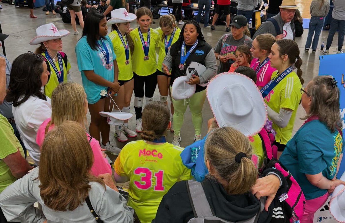 MoCoJrsVBC's tweet photo. MoCo Jrs 15 Adidas finished up @LoneStarClassic as 3rd place 🥉 in 15 Club division with an 8-1 record, battling adversity and playing as a true team until the end! We are so proud of our players, coaches and the parental/fan support!! 

#MoCoFam #MoCoWorldwide https://t.co/n1wGh0NNSl