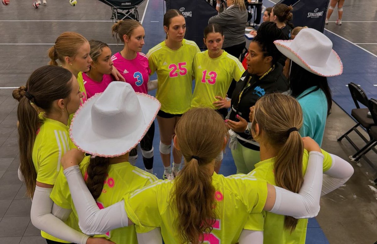 MoCoJrsVBC's tweet photo. MoCo Jrs 15 Adidas finished up @LoneStarClassic as 3rd place 🥉 in 15 Club division with an 8-1 record, battling adversity and playing as a true team until the end! We are so proud of our players, coaches and the parental/fan support!! 

#MoCoFam #MoCoWorldwide https://t.co/n1wGh0NNSl