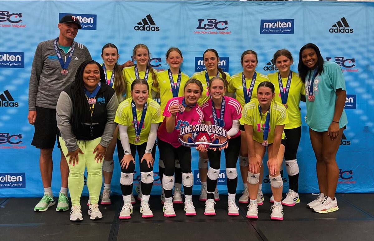 MoCoJrsVBC's tweet photo. MoCo Jrs 15 Adidas finished up @LoneStarClassic as 3rd place 🥉 in 15 Club division with an 8-1 record, battling adversity and playing as a true team until the end! We are so proud of our players, coaches and the parental/fan support!! 

#MoCoFam #MoCoWorldwide https://t.co/n1wGh0NNSl