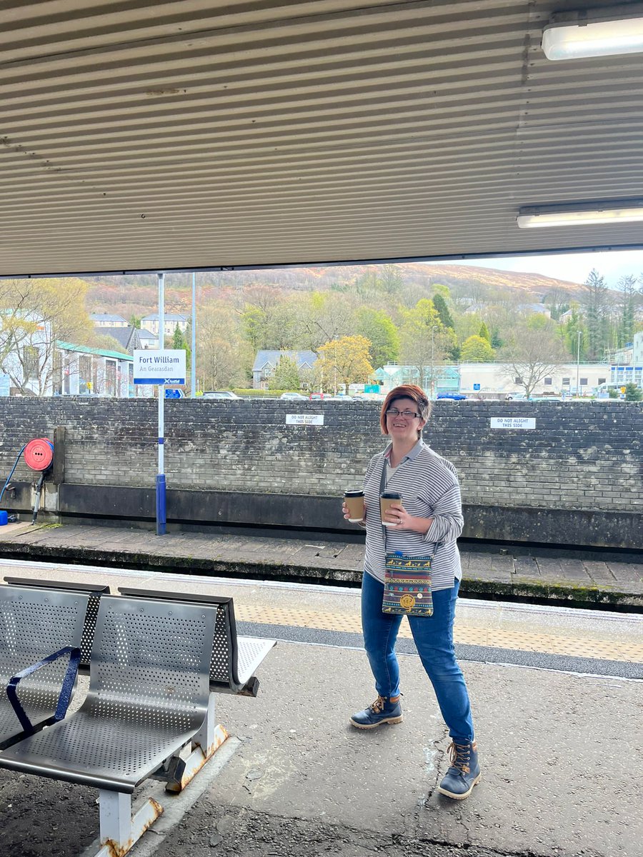 We have had reports our @EmmaBeansworth has been spotted in Fort William 👀 but it looks like she is running onto a train! Someone needs to stop her & bring her back, she has 3 papers to write! 😤 #huntson