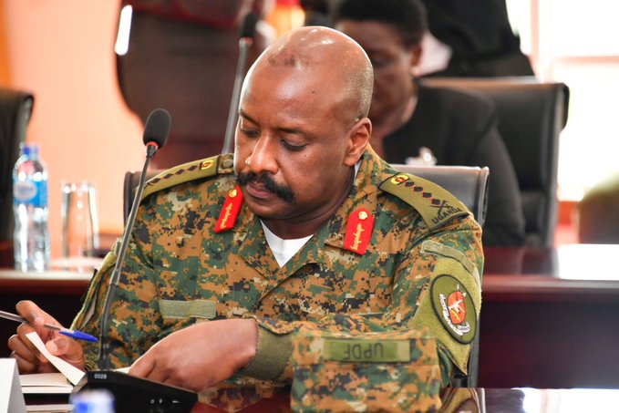 The CDF, Gen. Muhoozi Kainerugaba takes notes during a meeting between President Museveni and South Africa's Cyril Ramaphosa this afternoon. The meeting discussed among other issues, the situation in the Eastern DRC. Long live Gen. M.K | @mkainerugaba | PLU Cr: @NellyKapo