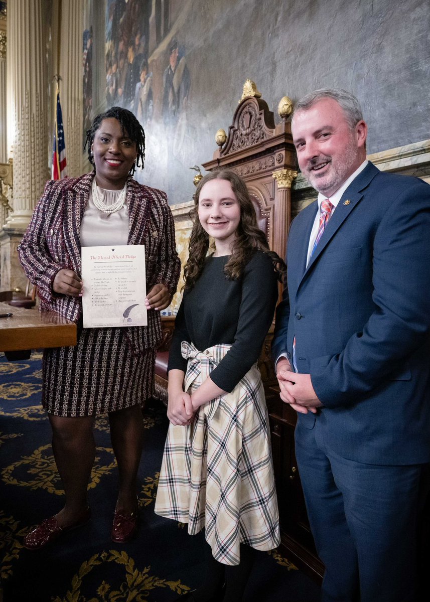 ElectedPledge's tweet photo. @WNEP Hoping to meet @POTUS today while he’s in #Scranton to speak  about #civility in government and politics! Please reshare this post! @univofscranton @WNEP @wbrewyou @timestribune @candidatepledge @ElectedPledge @RepMcClinton @RepMcClinton @FLOTUS @VP https://t.co/86w7E8tD67