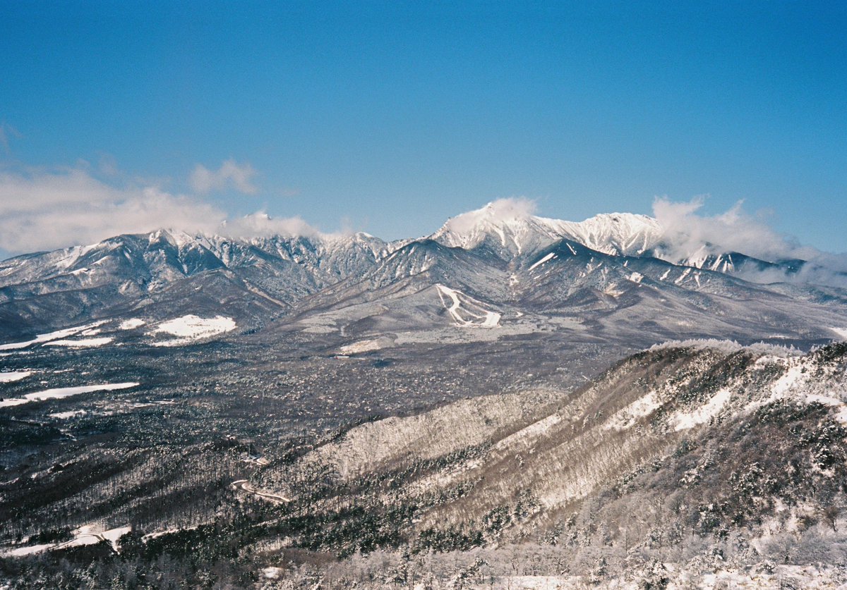 Minolta CLE
M-rokkor 40mm F2.0
Kodak エクター100

晩冬の晴れの朝、飯盛山山頂から八ヶ岳連峰を望む。