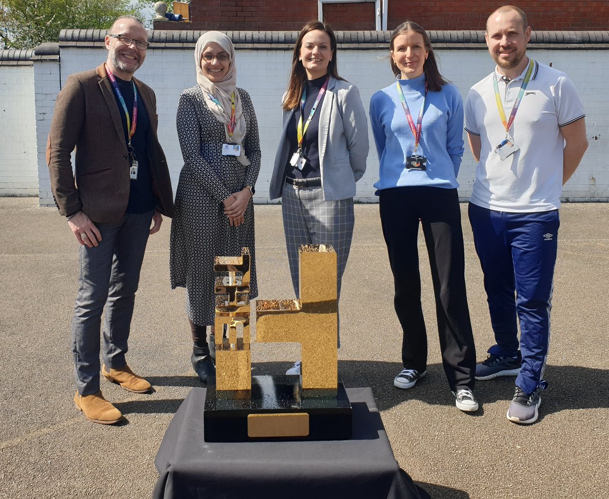 Wow! A huge thank you to @WarwickshireCF and @DynamosCricket for our lunch session today, and we got to celebrate with @thehundred trophy. Lots of happy pupils and adults @Conway_Primary