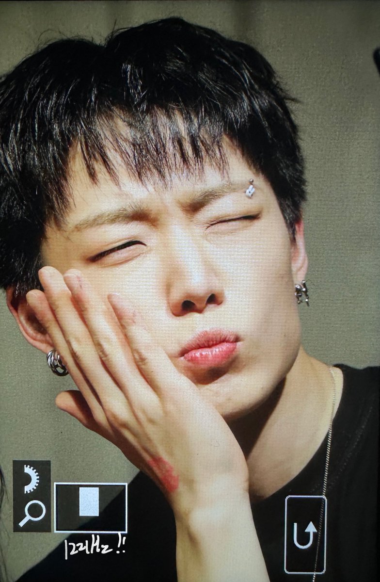 240416 에버라인 팬싸

대학생같아ㅜㅜ
#BOBBY #바비 #김지원 #バビ #iKON #아이콘