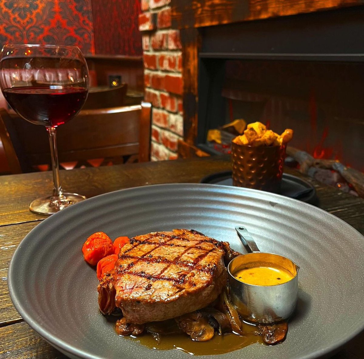 Enjoy our Rib-Eye Steak 🥩🔥 Grilled on a Solas Grill with Wood, Charcoal & Fire 🔥 #buffaloboysteakhouse #carrickonshannon #leitrim #leitrimtourism #leitrimobserver 
@MyCarrick @YesChef_IRL @TasteLeitrim