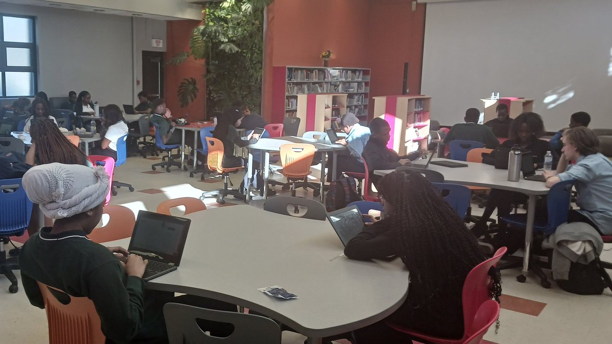 FVennePROF's tweet photo. TEST PROVINCIAL DE COMPÉTENCES LINGUISTIQUES 2023-2024 au @CcSamuelGenest #TPCL #FRA2D #FRA2L #FRA2P @Oqre 

Merci à Mme Jasmine Boisvert @Boisvert_Ja stagiaire @uOttawaEdu pour son appui! https://t.co/vV5Vz9wtiT