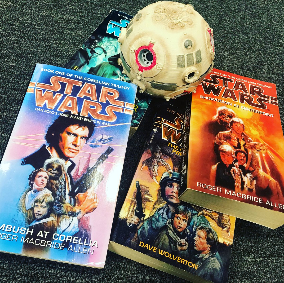 Those older #StarWars books are great. What’s one of your favorite stories from back in the day?
