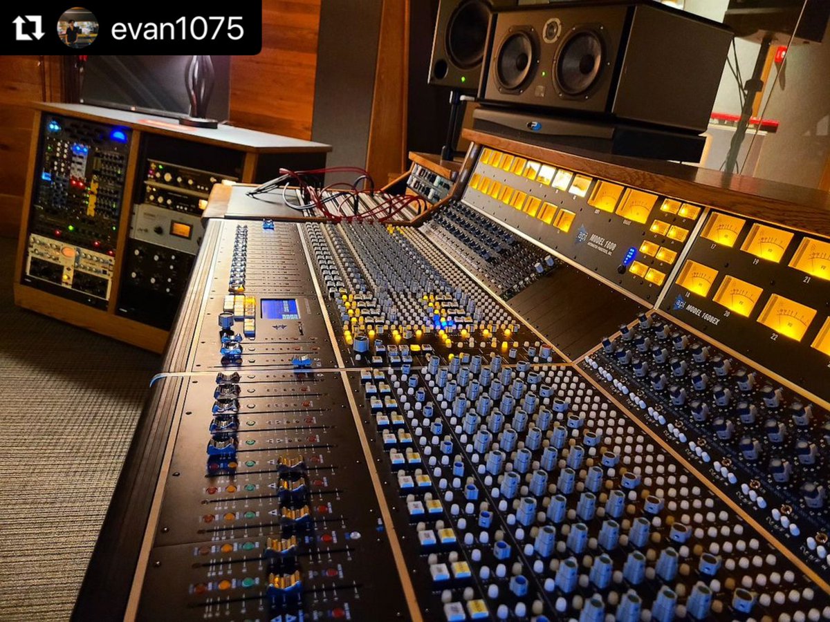 ThisIsAPIaudio's tweet photo. #Repost @evan1075
・・・
Forever grateful to produce/engineer in this incredible room. #recording #recordingstudio #recordingsession #studio #studiolife #producer #producerlife #musicstudio #gearpics #gearporn #protools #mixing #baltimore #baltimoreband #baltimorebands #apiaudio https://t.co/Ygi1bNnvfx
