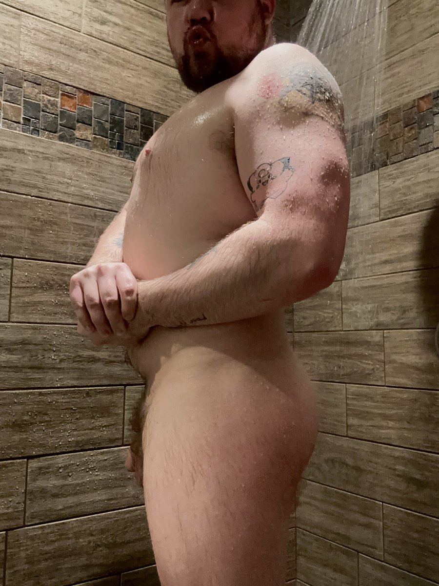 Got this sexy pic at the gym yesterday. 
Retweet if you’d meet me in the showers