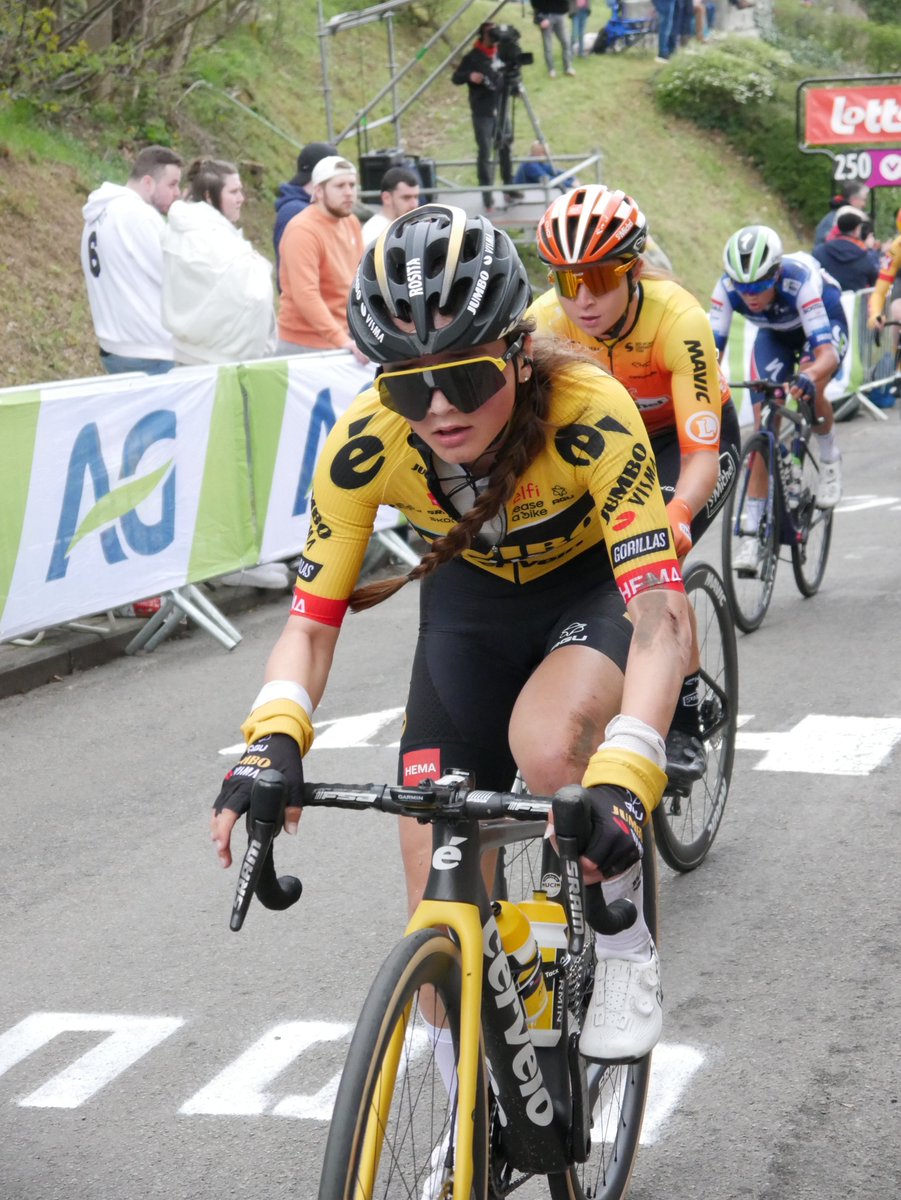 La Flèche Wallonne  Femmes. A mid-week favorite with the fans. Follow all the action and race updates with the live tracker app available from ProCycling Women: lnkd.in/ejdhn2dt
#womenscycling #womensport #WomenEmpowerment