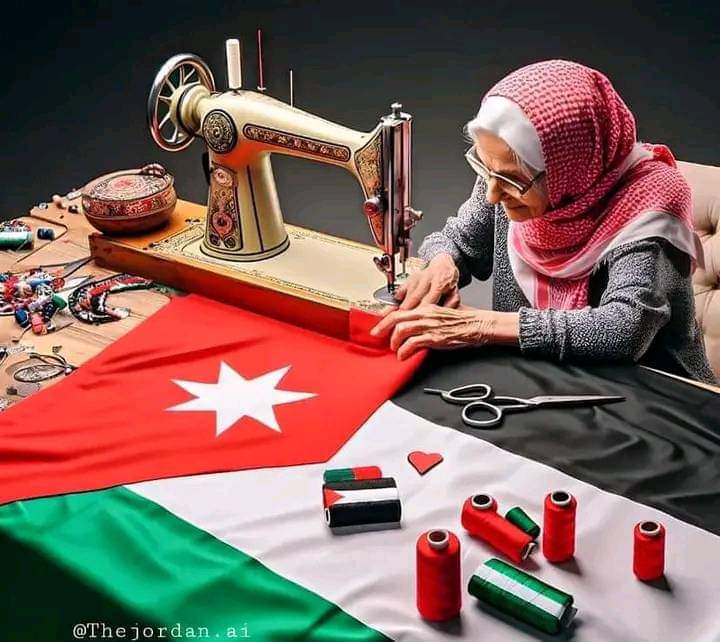 هدبتلي شماغي الأحمر بيدها و غزلت علم 
قالت يبني خلي راسك فوق عالي بالقمم
شكشكتني بالكرامه طرزتني بالكرم 
أنـــآ أمي أردنية همها تربي زلم 🔥🇯🇴
#يوم_العلم #علمنا_عالي #الاردن_خط_احمر