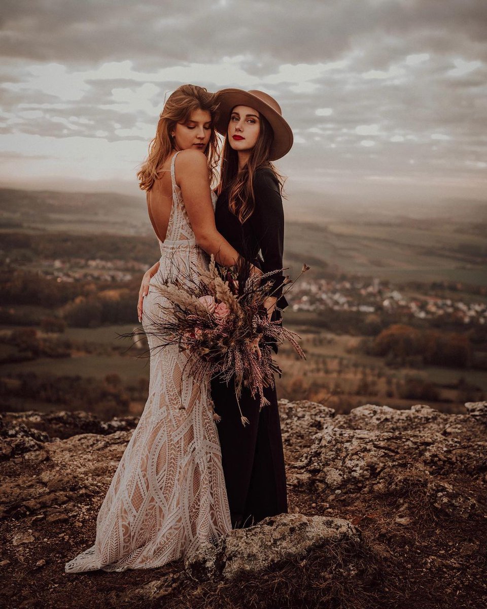 evollgbt's tweet photo. Photographer: @annaclarafotografie 📸
📍 - Walberla - Fränkische Schweiz
#loveislove🌈 #loveislove #lgbtfotograf #couplegoals #dancingwithher #paarshooting #couplesession #gaylovestory #liebeistliebe #lesbisch #lesbe #lesbiancouple #lesbianlove #queer #queerlove #lgbt https://t.co/fbdRSppSEL