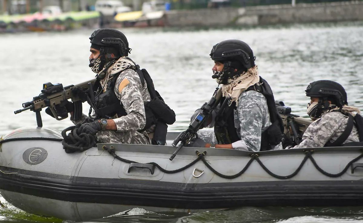 #BREAKING: At around 8:00 AM today, 04 MARCOS commandos of the #Indian Navy were killed when their boat capsized in Jehlum river in Indian occupied #Jammu & #Kashmir during a training exercise.