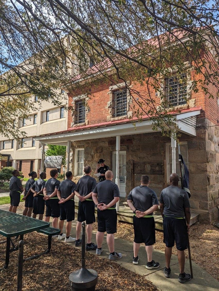 CCSOVA's tweet image. Last week, the 39th Basic Academy ran its fifth history run meeting with Major Huff. The recruits were given a brief lesson about the 1892 Jail, its history, its importance, and how it paved the way for our court systems today in Chesterfield County. #basicacademy