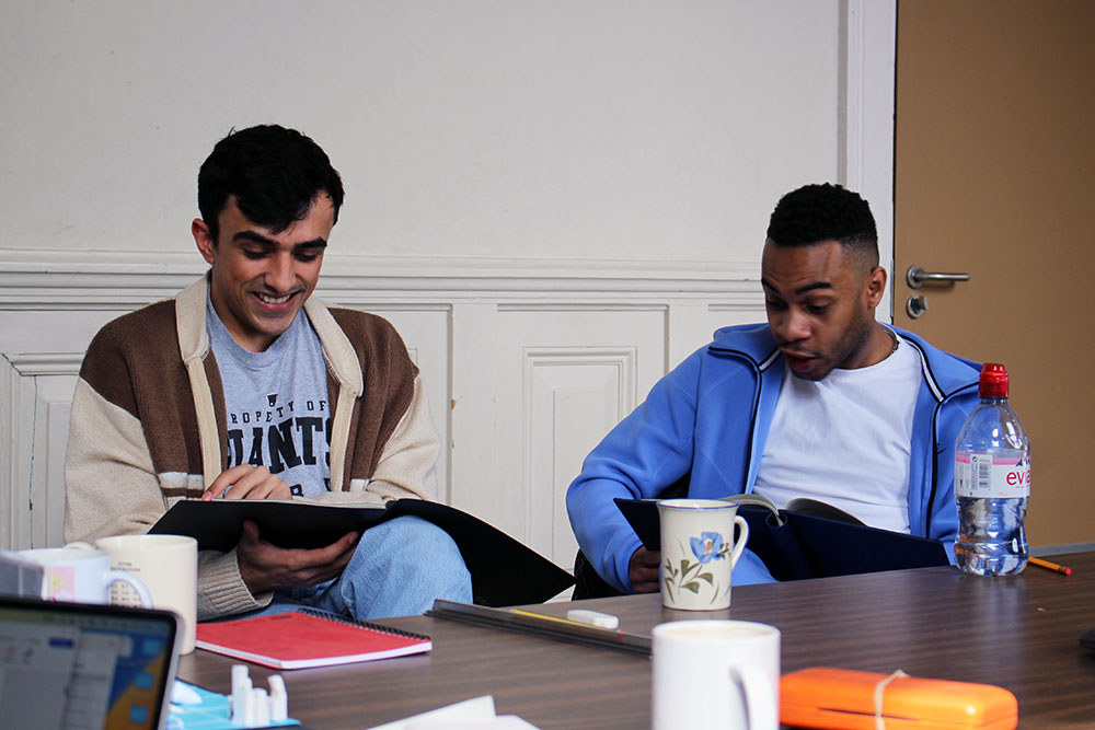 HalfMoonTheatre's tweet photo. Rehearsals for #TenInTheBed have begun! It’s been wonderful to have the team in the building for an exploration of the design & music, plus a read-through of this exciting new play by @SteveTasane for ages 3-8. A thrilling and creative start to the rehearsal process!
...1/6 https://t.co/h9BTYfjRwC