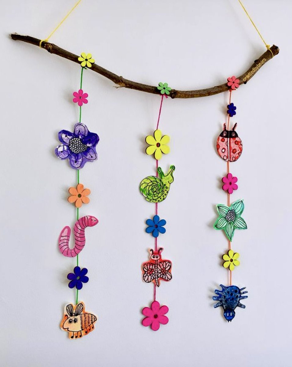 yuvalzommer's tweet photo. Spring brings with it the return of garden bugs and creepy crawlies, so here’s a ‘Bug Mobile’ created by my readers 😍👏🏼

#EveryChildIsAnArtist #bigbookskidart #TheBigBookOfBugs #recyclecraftcreate https://t.co/u3YgydgrF6