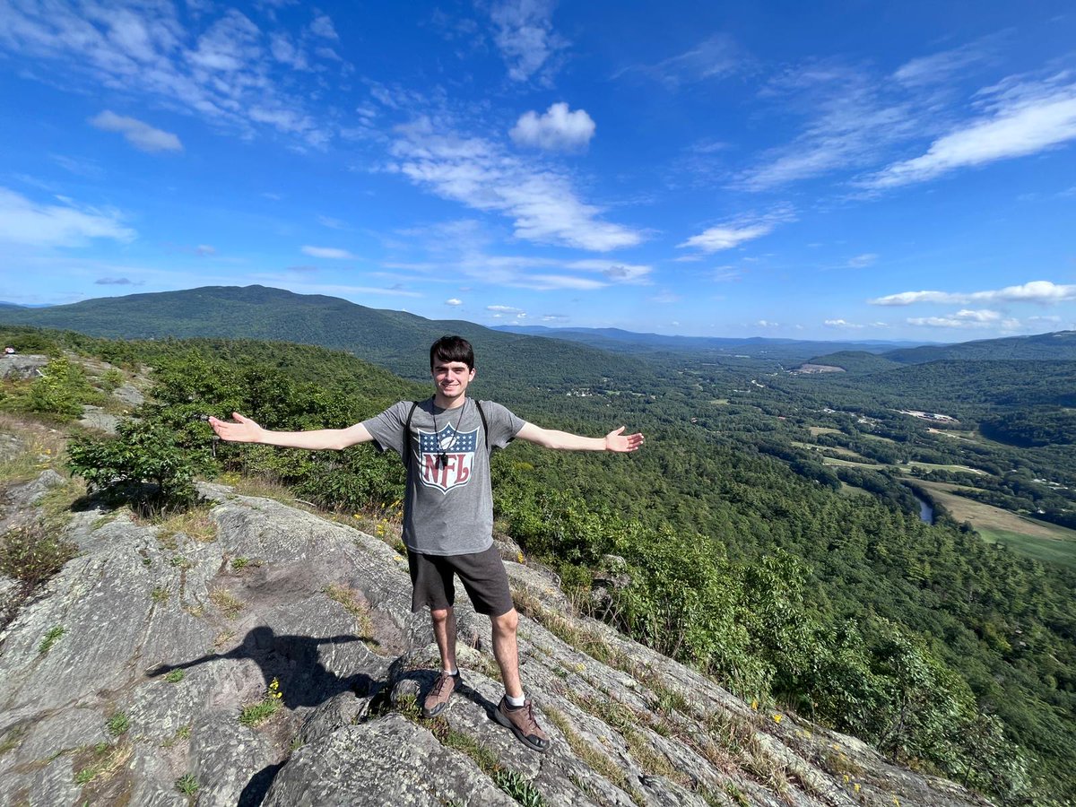 gordoncollege's tweet image. 🎬 FROM THE BELL🔔 First-year student Mason Cummins ’27 was one of only 30 students to win an Award of Excellence at the annual Broadcast Education Association (BEA) Festival of Media Arts. #gordoncollege #gordonthrives #learntothrive