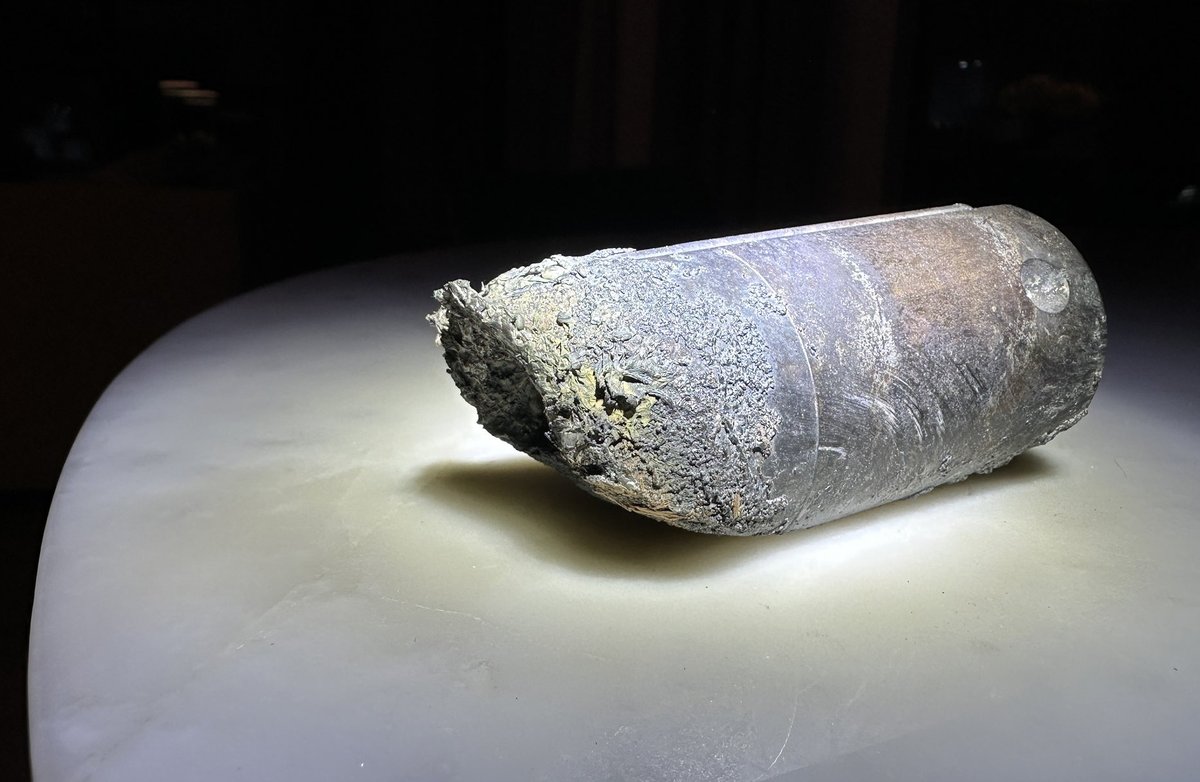LUDDblog's tweet photo. La NASA reconoce que el objeto que cayó sobre una casa en Florida era basura proveniente de la Estación Espacial Internacional https://t.co/A7xeKoaD7I https://t.co/Mxex9S4eu2