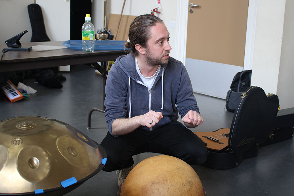 HalfMoonTheatre's tweet photo. Rehearsals for #TenInTheBed have begun! It’s been wonderful to have the team in the building for an exploration of the design & music, plus a read-through of this exciting new play by @SteveTasane for ages 3-8. A thrilling and creative start to the rehearsal process!
...1/6 https://t.co/h9BTYfjRwC