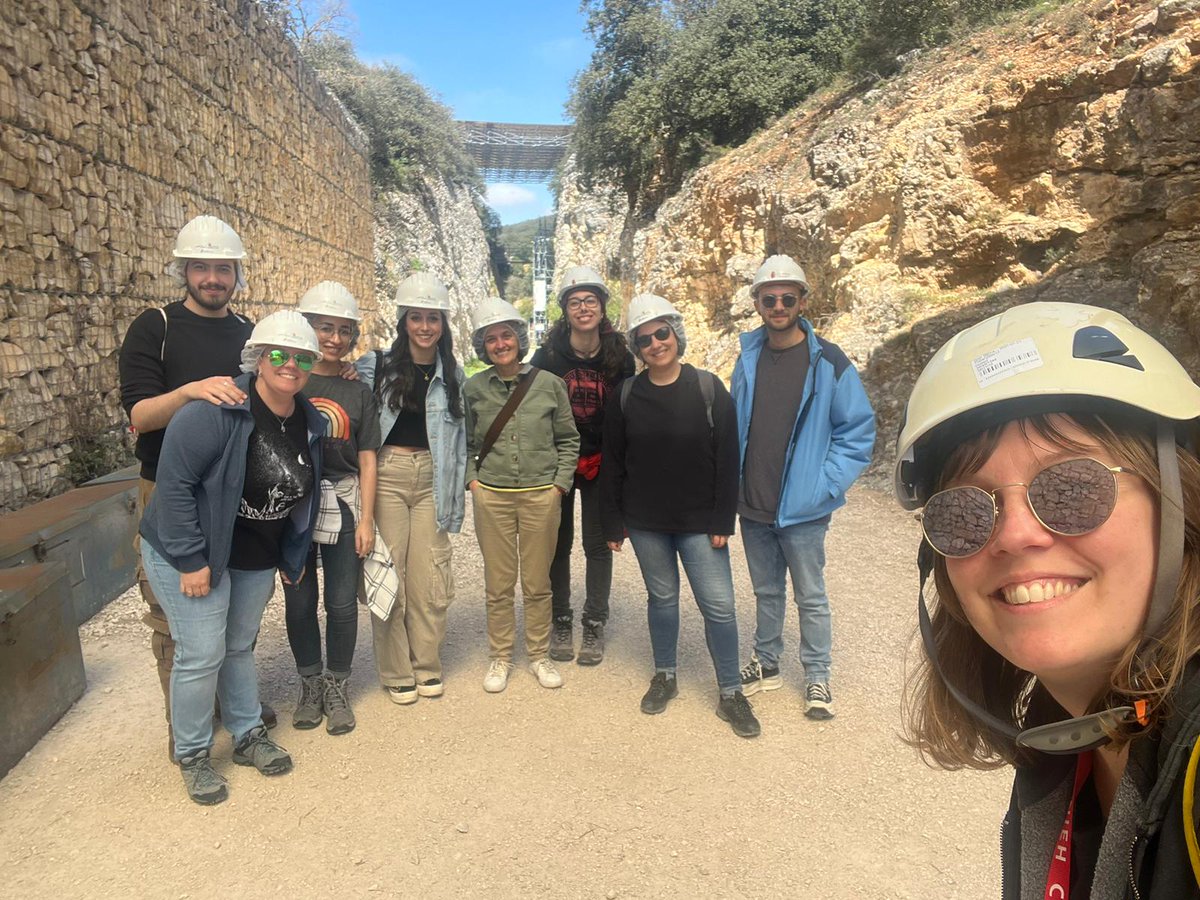 ☺️Ayer dimos a conocer los yacimientos de la sierra de #Atapuerca al equipo del @CENIEH_Colec_ y a la nueva integrante del @CENIEH_CRLAB ¡Gracias Gabino y @FATAPUERCA! @CENIEH #Javi #Minerva #Amaia @annitademiguel @sofiruli #Selene @cesarlpz_ @rql_lorenzo