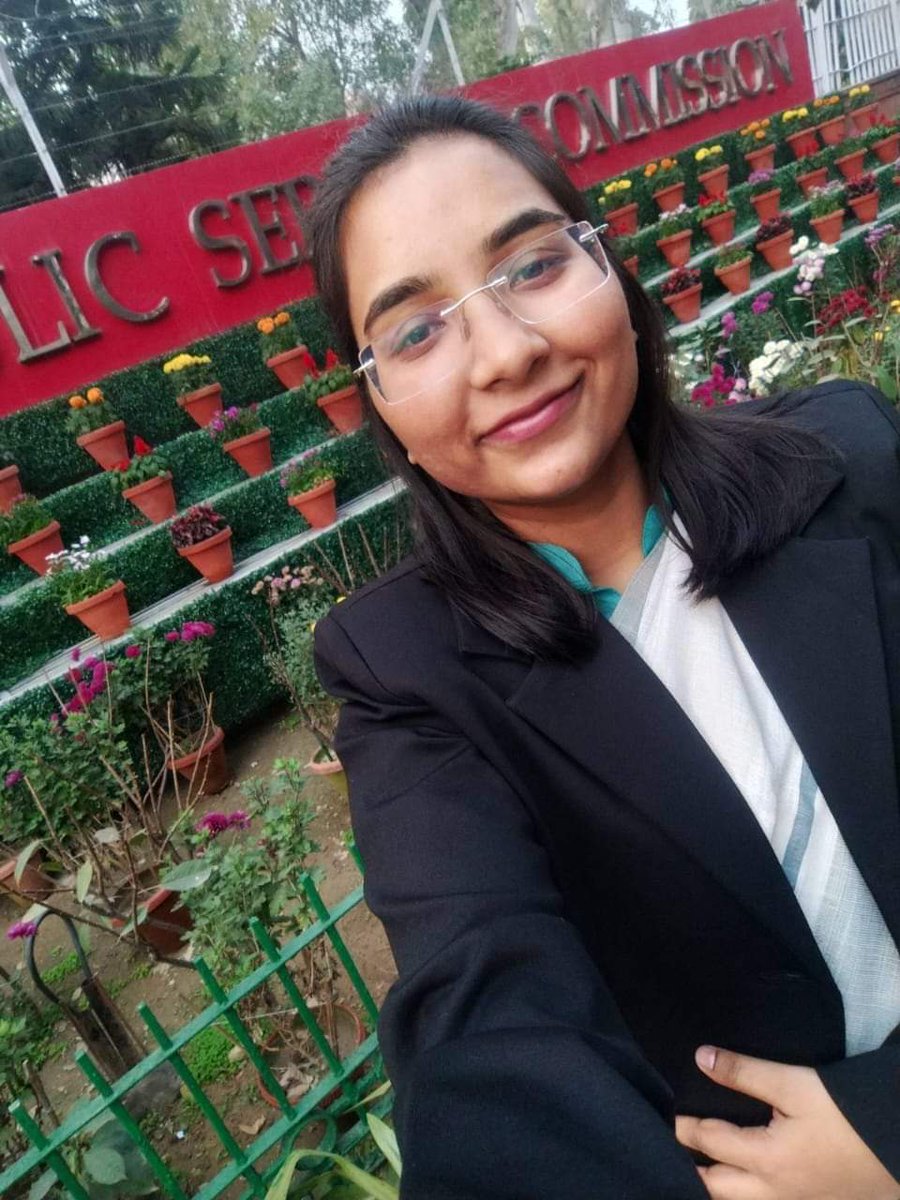 #उत्तरप्रदेश से बहन #ऐश्वर्यम_प्रजापति को #UPSC सिविल सर्विस एक्जाम में #10वीं रैंक के साथ टॉप कर #IAS बनने पर बहुत-2 बधाई और हार्दिक #शुभकामनायें 💐💐🎉🎉
@voiceofprajapat
#higheducation #hardwork #struggle #highpaidjob #success #business #startups #company