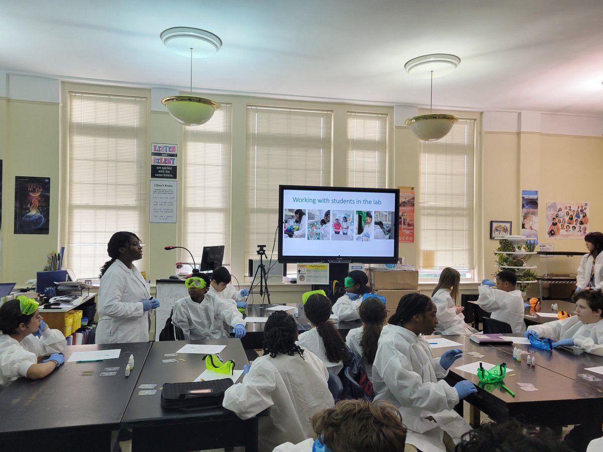 bjmoore1640's tweet image. Thank you @ncscifest and Dr. Sarah Adjei-Fremah for working with my @WileyMS Ss today. They were excited during the lab and had lots of questions. @wsfcs @WSFCS_Science #sciencerocks