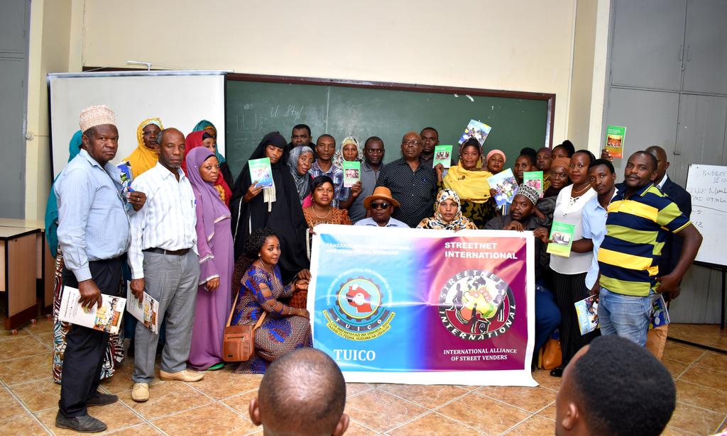 TuicoUnion's tweet photo. Chama cha Wafanyakazi wa Viwanda, Biashara, Taasisi za Fedha, Huduma na Ushauri (TUICO)ikishirikiana na  Streetnet International @Streetnet1  kimeendesha semina kwa Wajasiriamali wa Masoko yote ya Dar es salaam. https://t.co/EB5aJvGMaH