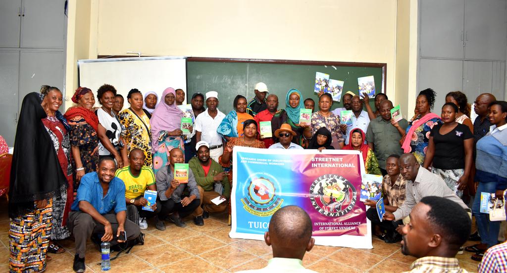TuicoUnion's tweet photo. Chama cha Wafanyakazi wa Viwanda, Biashara, Taasisi za Fedha, Huduma na Ushauri (TUICO)ikishirikiana na  Streetnet International @Streetnet1  kimeendesha semina kwa Wajasiriamali wa Masoko yote ya Dar es salaam. https://t.co/EB5aJvGMaH